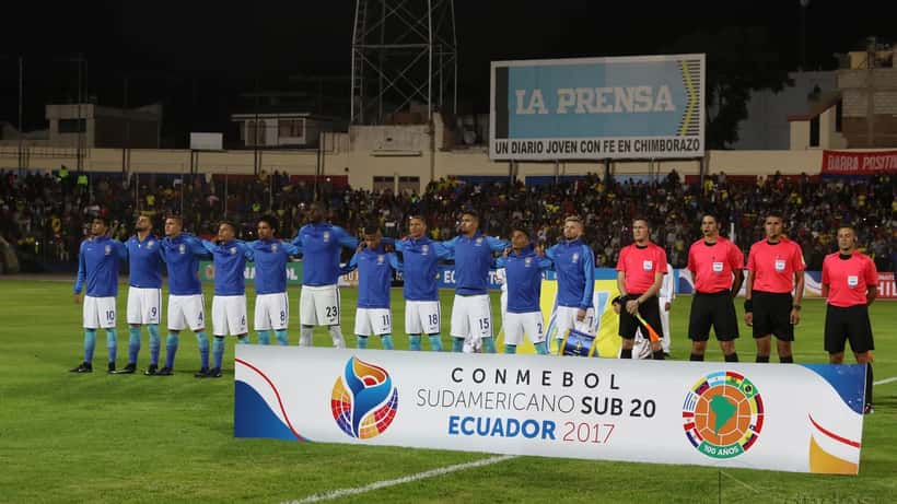 Calciatori brasiliani in azione durante una partita della nazionale under 20