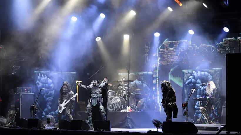 Lordi bandet opptrer live på konsert i kostyme