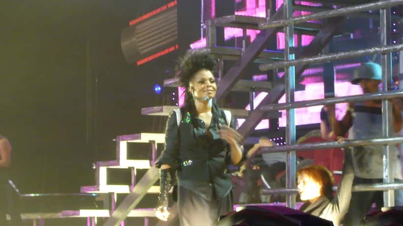 Janet Jackson lors d'un concert, image représentant le droit à l'image et la personnalité