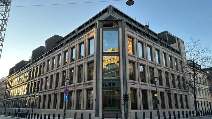 Norges Bank fasade i Oslo sentrum 2024