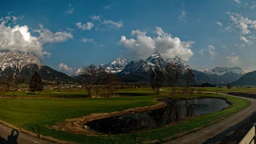 Panoramablick auf Lermoos und das Wettersteingebirge in Tirol