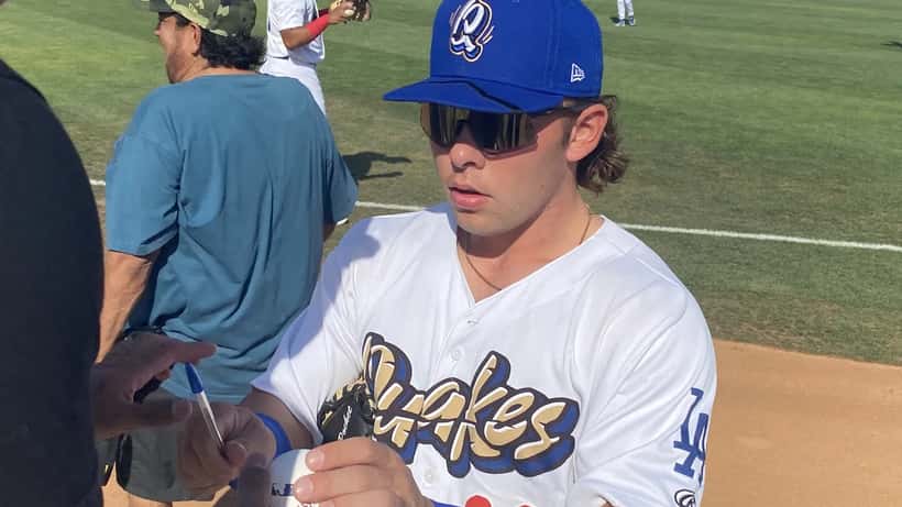 Dalton Rushing, cácher de los Dodgers de Los Ángeles, listo para batear en partido de la temporada 2026
