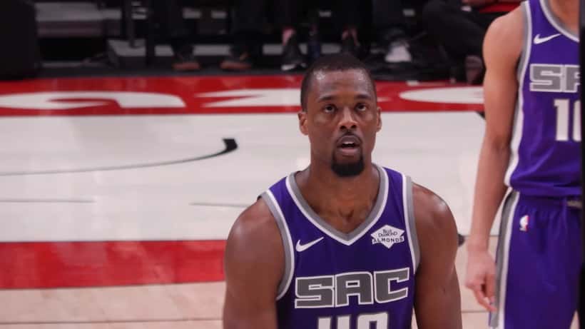 Harrison Barnes, ailier NBA des San Antonio Spurs, en action sur le parquet en 2019
