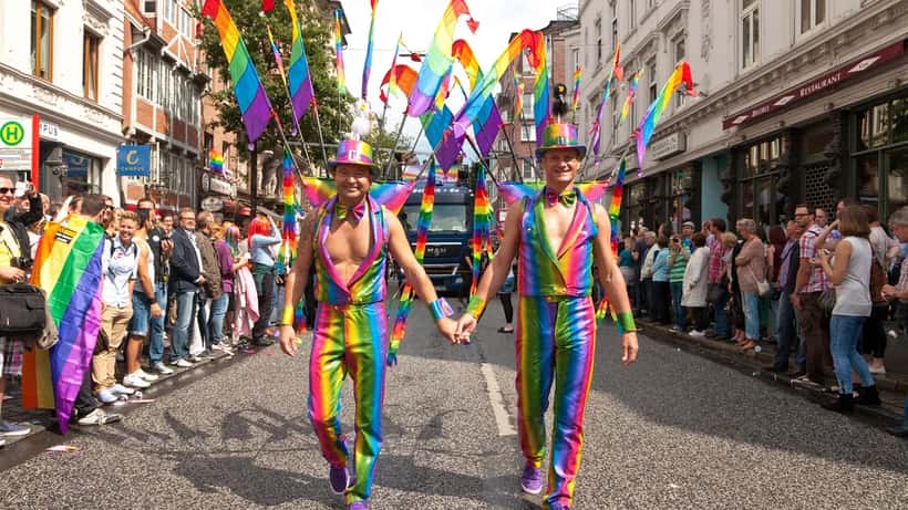 CSD Hamburg Pride Demo 2026 mit Teilnehmern auf dem Demonstrationszug durch die Hamburger Innenstadt