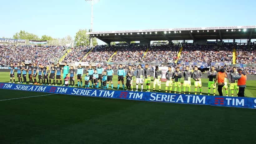Partita di calcio dell'Atalanta Bergamasca durante il playoff di Conference League 2026