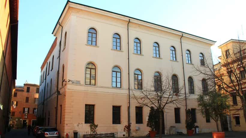 Palazzo del Tribunale italiano: simbolo della giustizia per le vittime di reato