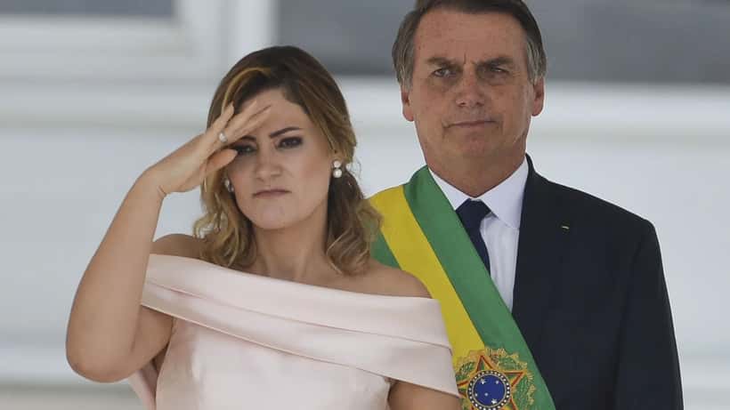 Michelle Bolsonaro discursa em evento oficial usando Língua Brasileira de Sinais (Libras)