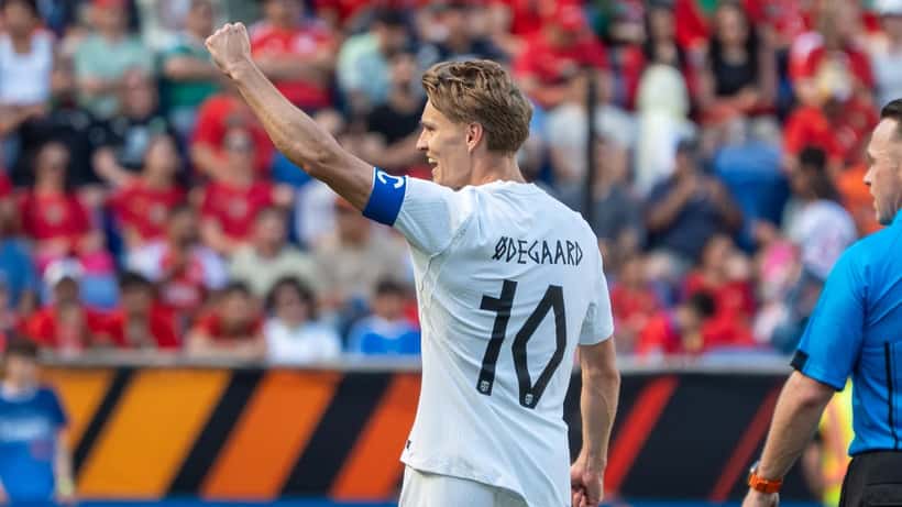 Martin Ødegaard portant le brassard de capitaine de la Norvège lors du Mondial 2026