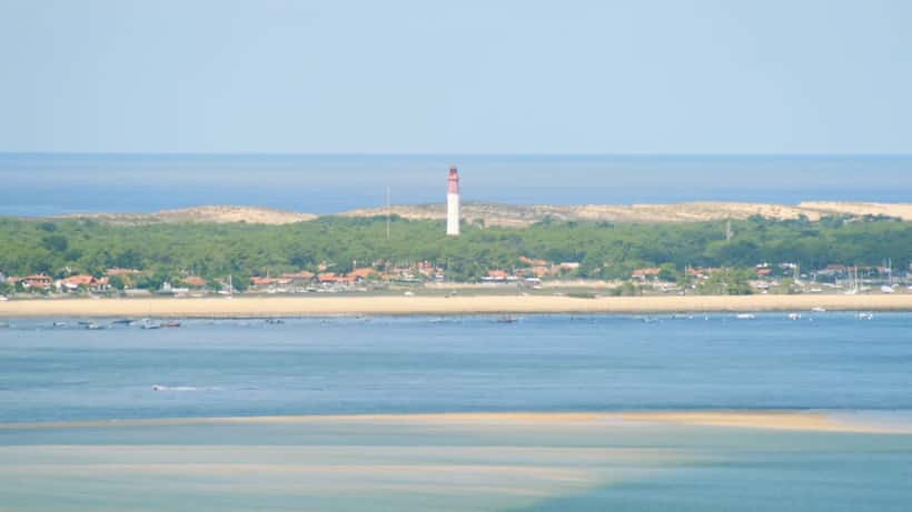 Cap Ferret halvøy med fyr og utsikt over Arcachon-bassenget mot Atlanterhavet