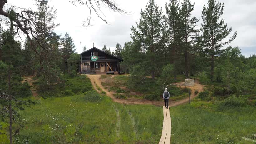 Vaelluspolku Saariselän tunturimaisemassa talvella, Lappi