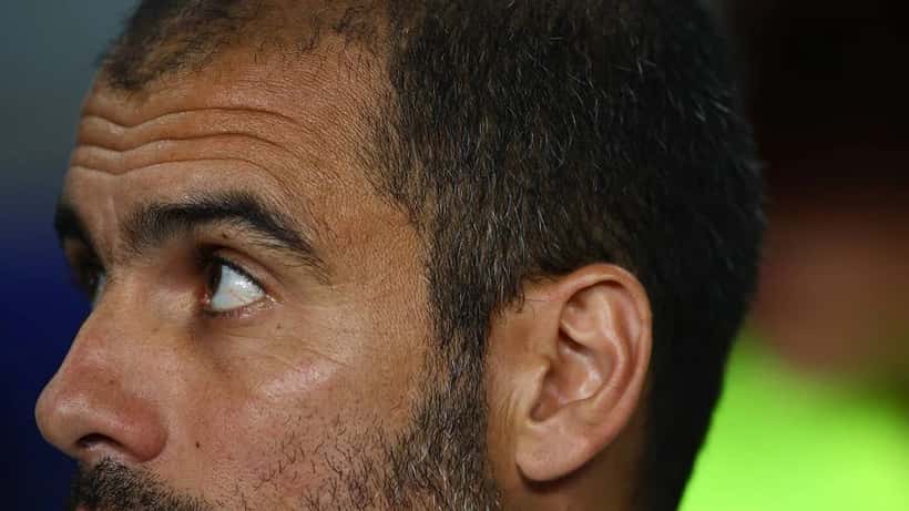 Pep Guardiola i blå drakt under Joan Gamper Trophy