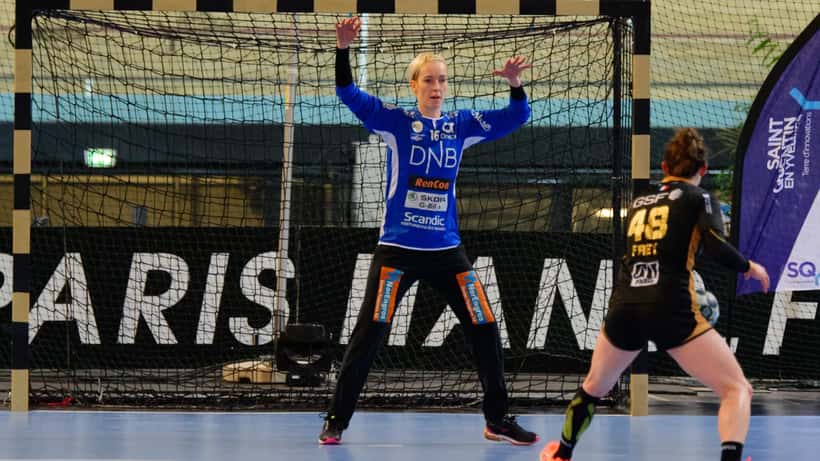 Katrine Lunde i aktion som målvogter for det norske håndboldlandshold