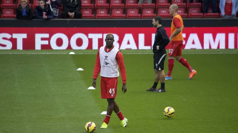Mario Balotelli calciatore ritratto ufficiale