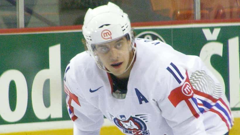 Partido de hockey sobre hielo del Mundial IIHF entre selecciones nacionales