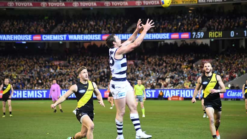 Patrick Dangerfield marking the ball during an AFL match