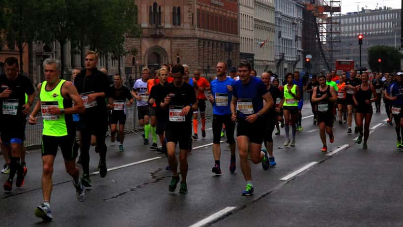 Løbere ved Copenhagen Half Marathon i gaderne i København