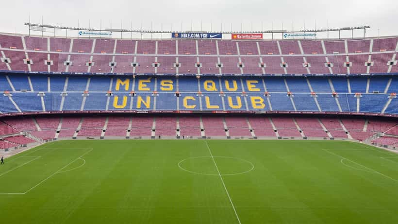 FC Barcelonan Camp Nou -stadionin sisätila – jalkapallourheilun ja varainhoidon leikkauspiste