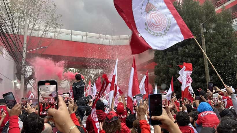 Toluca FC fans in the stadium during a Liga MX Clausura 2025 final match