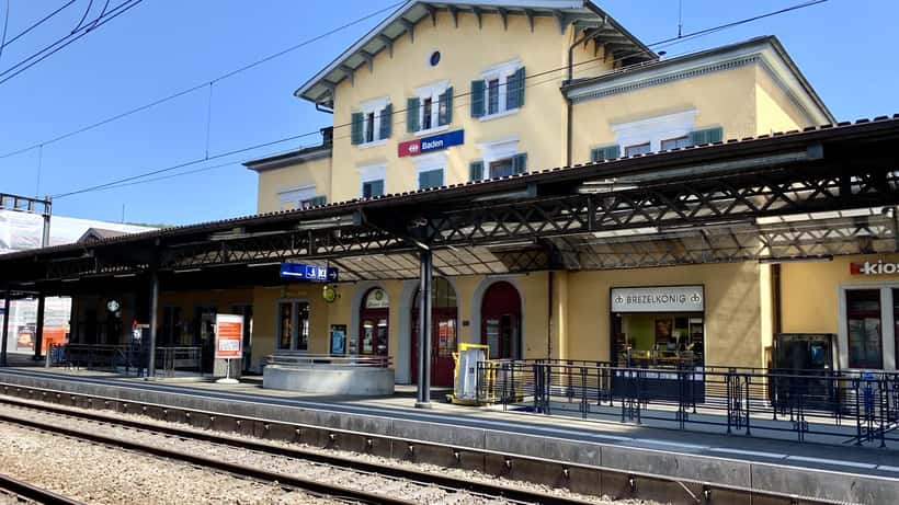 Gare CFF de Baden, Argovie, Suisse — plateforme de train