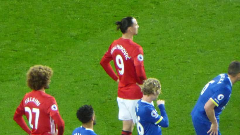 Spillere fra Manchester United og Everton i aktion under Premier League-kamp