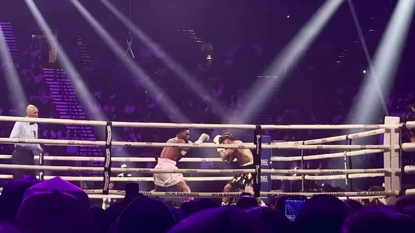 Gervonta Davis en combate de boxeo profesional