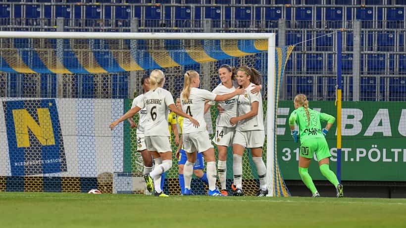 PSG-fanit juhlivat maalia UEFA:n Mestarien liigan ottelussa