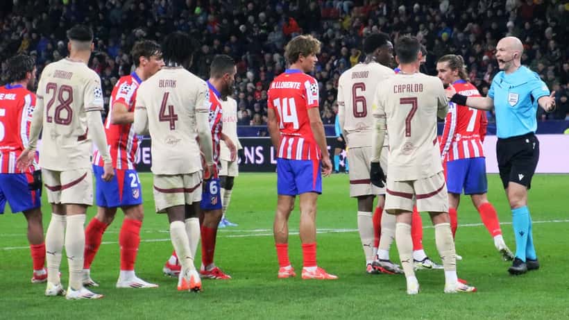 Jogo FC Salzburg vs. Atlético Madrid na UEFA Champions League 2025 — Marcos Llorente e equipe Colchoneros em campo