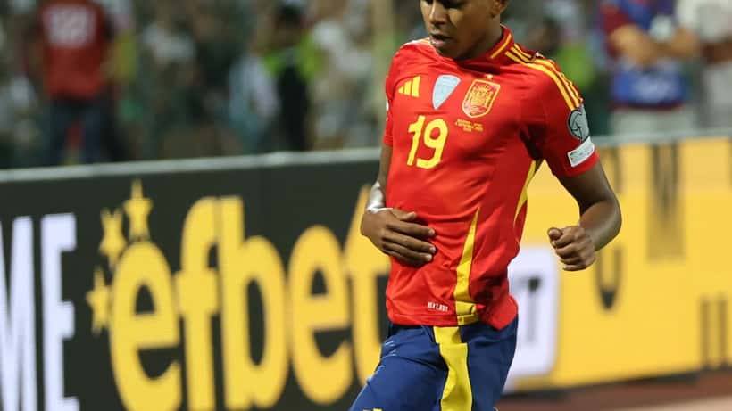 Lamine Yamal, attaquant du FC Barcelone, en 2025