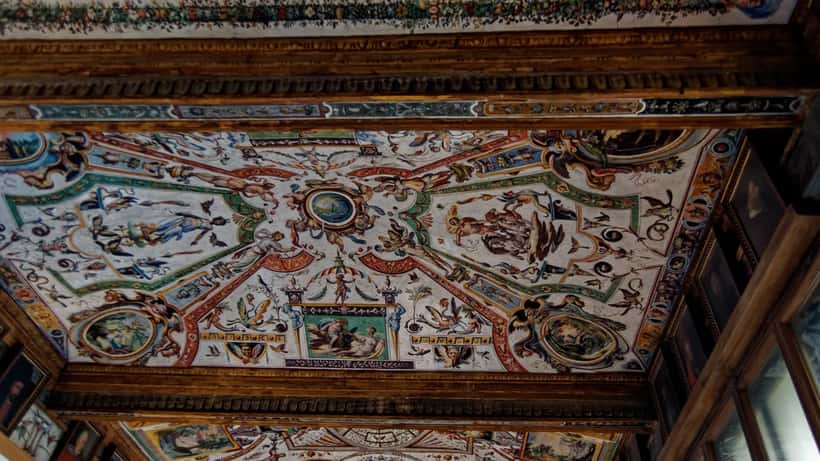 Corridoio vasariano della Galleria degli Uffizi a Firenze, soffitto affrescato del 1566