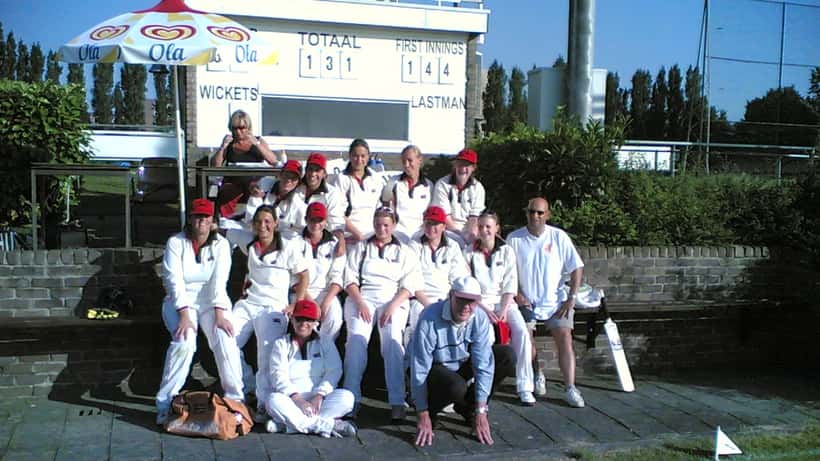 Nederlandse cricketdames historische foto Quick cricket club 1888