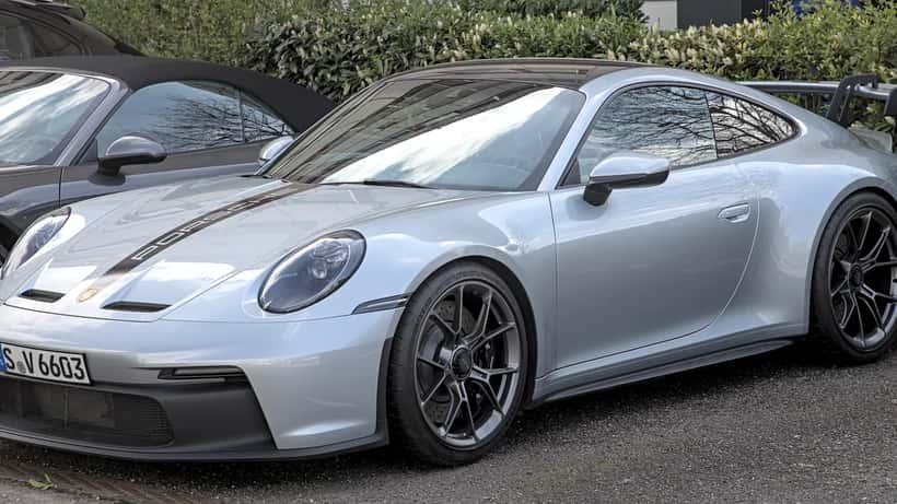 Porsche 911 GT3 4.0 992 in pista, colore grigio metallizzato