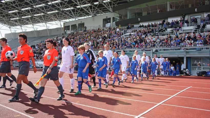 Íslenska kvennaliðið í æfingu á Laugardalsvelli