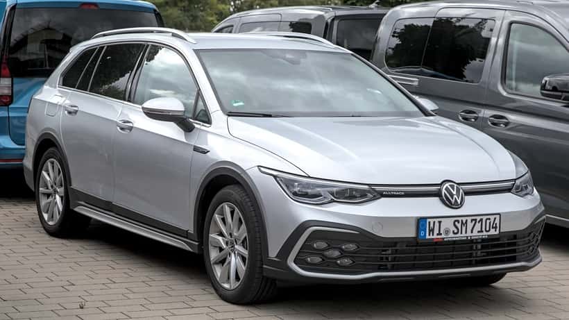 Volkswagen Golf Alltrack 2020 auf einer Straße — VW-Rückrufaktion 2026