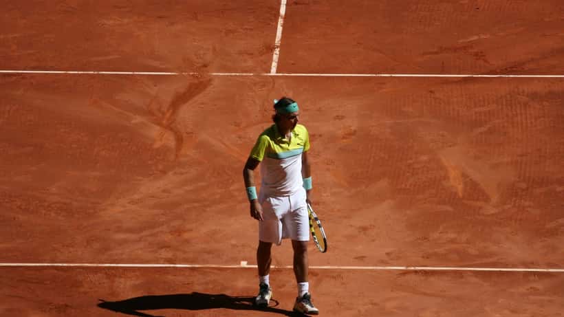 Tennista sul campo in terra rossa al Madrid Open