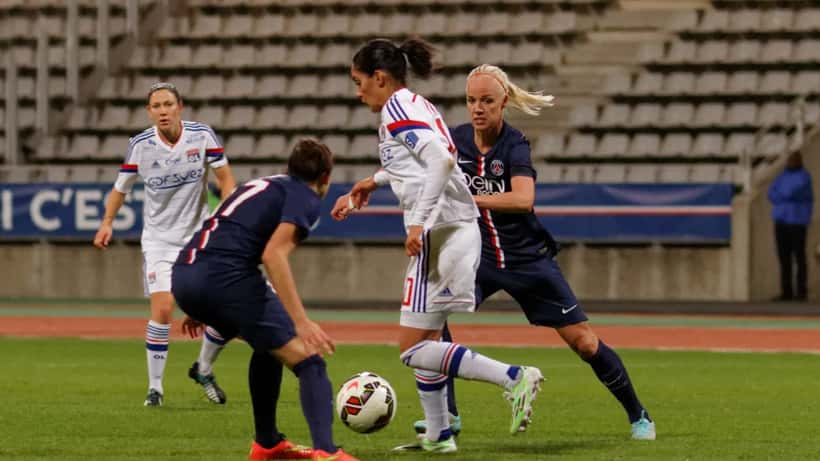 PSG-spelare i aktion under Ligue 1-match på fotbollsplan
