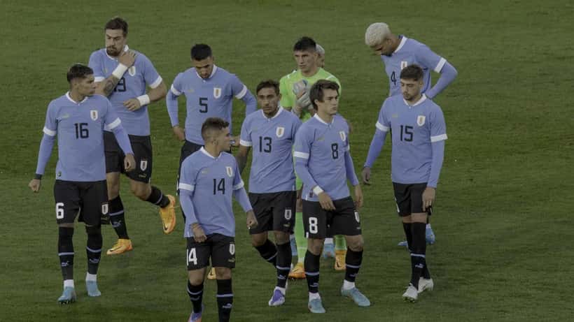 Ronald Araújo i Uruguays landslagsdräkt under en fotbollsmatch