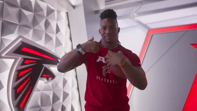 Bijan Robinson des Falcons d'Atlanta, porteur de ballon étoile de la NFL