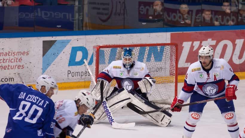Norske ishockeyspillere i kamp, kroppslig kontakt og fysisk intensitet på isen