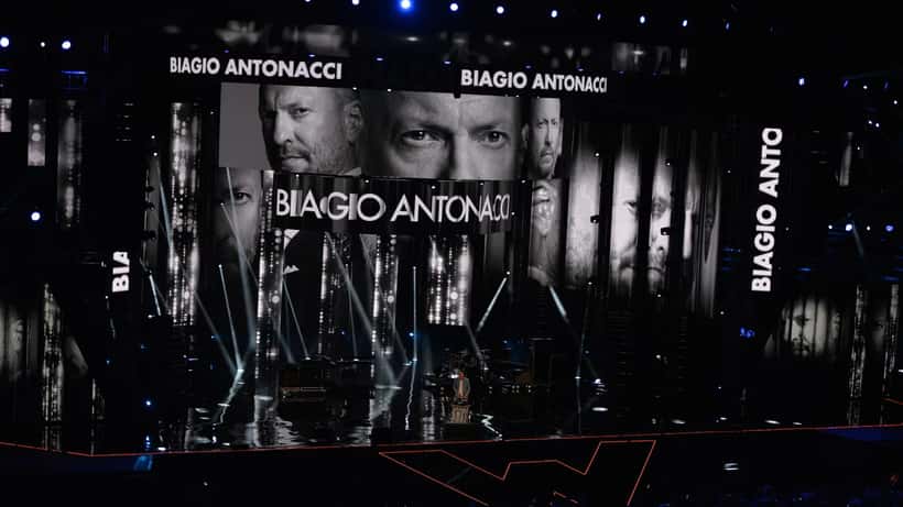 Biagio Antonacci sul palco agli Wind Music Awards 2016
