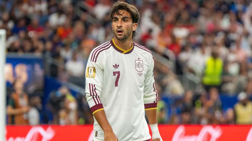 Ferran Torres en action lors du match France - Espagne le 24 juillet 2026, attaquant convoité par le PSG