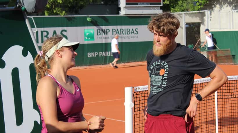 Linda Frühvirtová en action à Roland-Garros, tenniswomen tchèque de retour en 2026