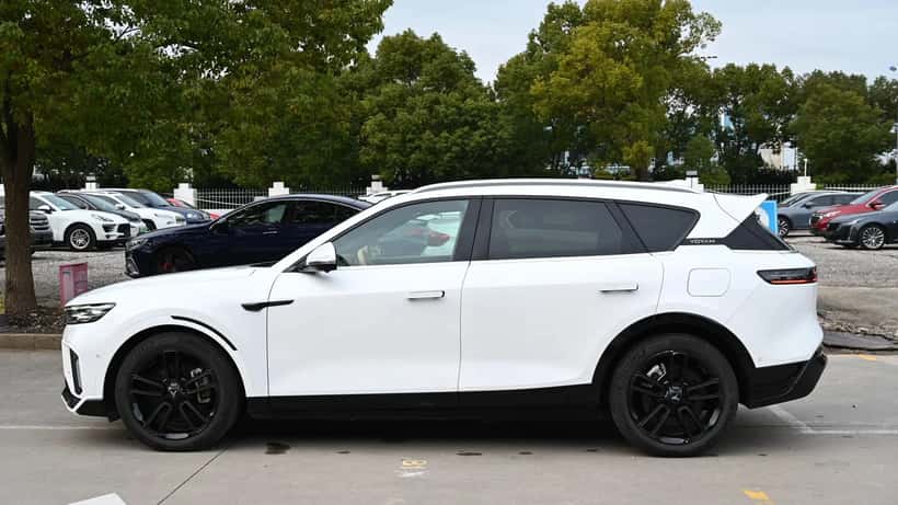 Voyah Free kinesisk elbil på veien