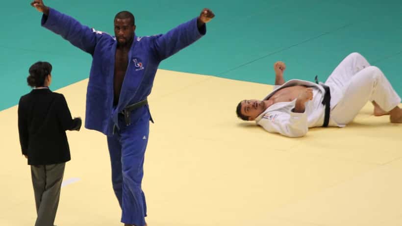Teddy Riner en finale des Championnats du Monde de judo 2010, une carrière construite sur la performance et la gestion patrimoniale