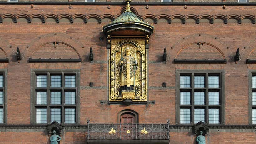 Rådhuset i København, symbol på dansk retssystem og offentlig integritet