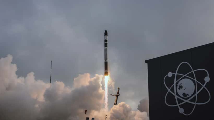Cohete Electron de Rocket Lab despegando desde el complejo de lanzamiento NASA Kennedy en 2024