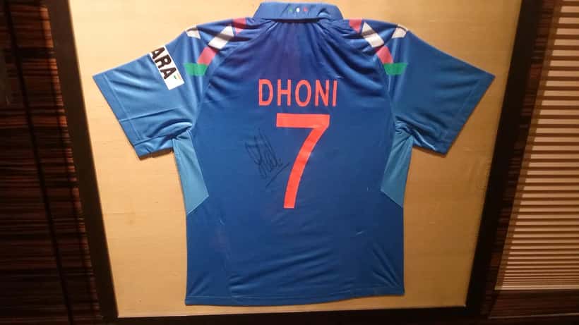 MS Dhoni's CSK-shirt in het Blades of Glory Cricket Museum in Pune, symbool van een legendaire carrière
