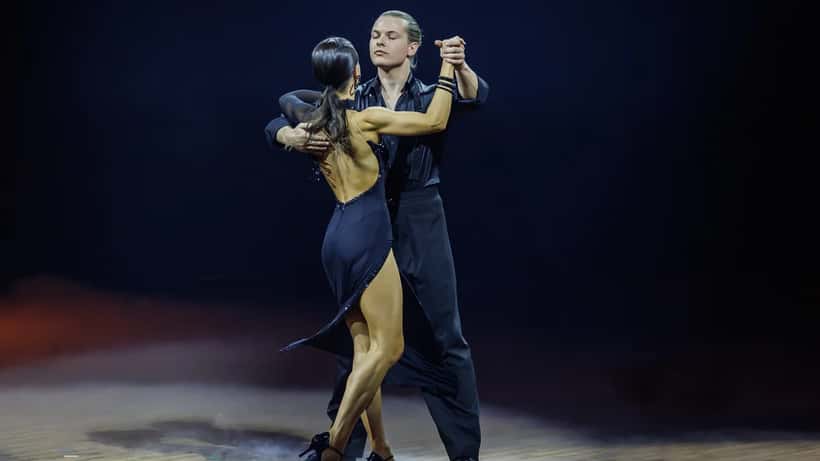 Profitänzerin auf der Let's Dance Showbühne, Köln 2024