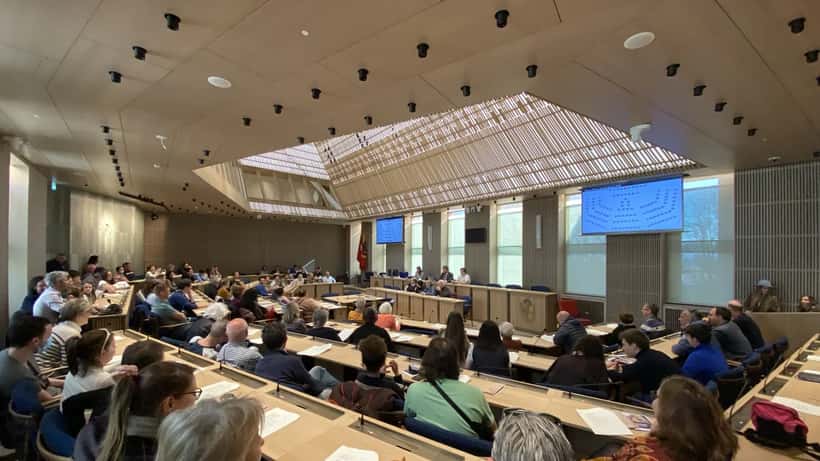 Salle du Grand Conseil de Genève lors d'un vote parlementaire
