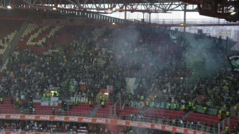 Sporting Lisboa fans under Derby de Lisboa fotballkamp på stadion