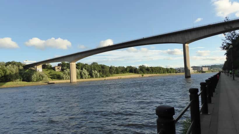 Redheugh Bridge spanning the River Tyne between Newcastle and Gateshead